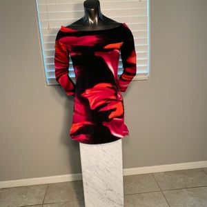 Evo Vorro tonic top 78% acrylic, 14% nylon, 8% spandex - 3/4 length sleeves- Sm